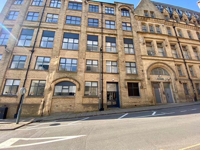 Flat For Sale In East Parade, Bradford, West Yorkshire, BD1
