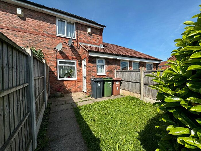 2 Bedroom Terraced House For Sale In Sharp Lane, Leeds, LS10