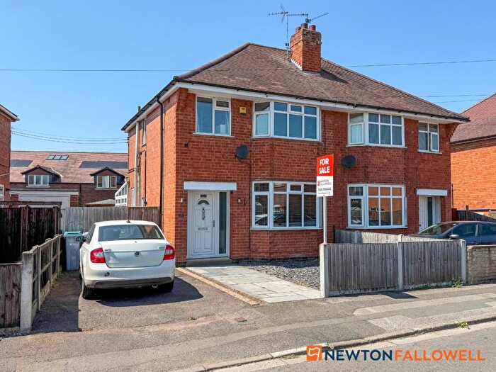 3 Bedroom Semi-Detached House For Sale In Warwick Road, Balderton, NG24