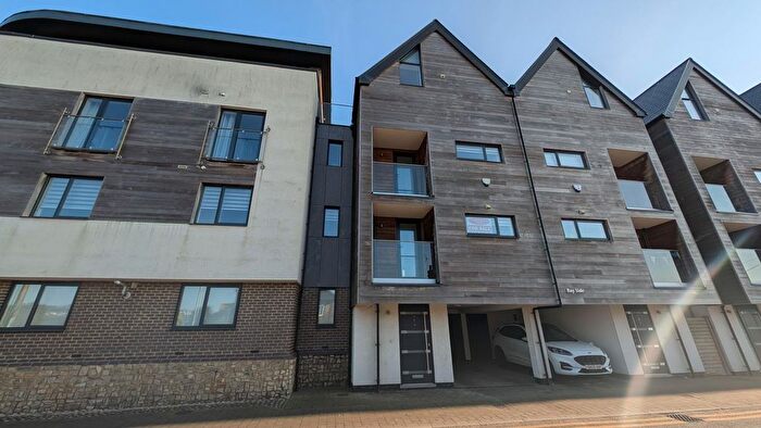 3 Bedroom End Of Terrace House To Rent In Range Road, Hythe, CT21