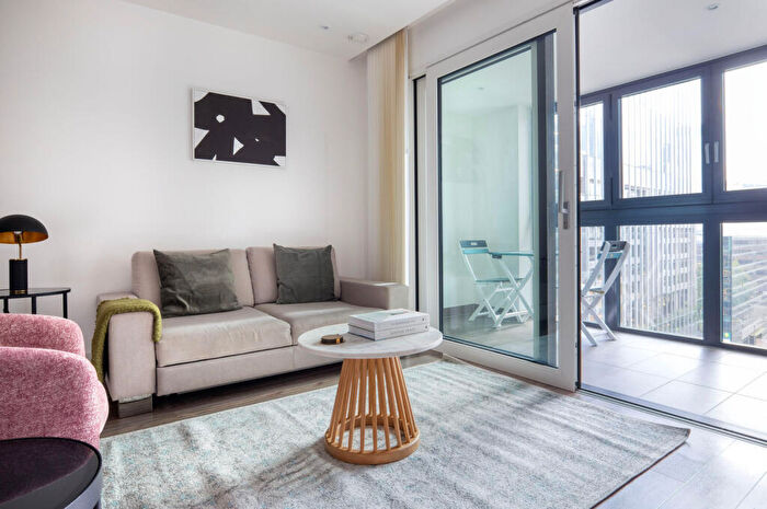 Apartment To Rent In Wiverton Tower, New Drum Street, Tower Hamlets, London, E1