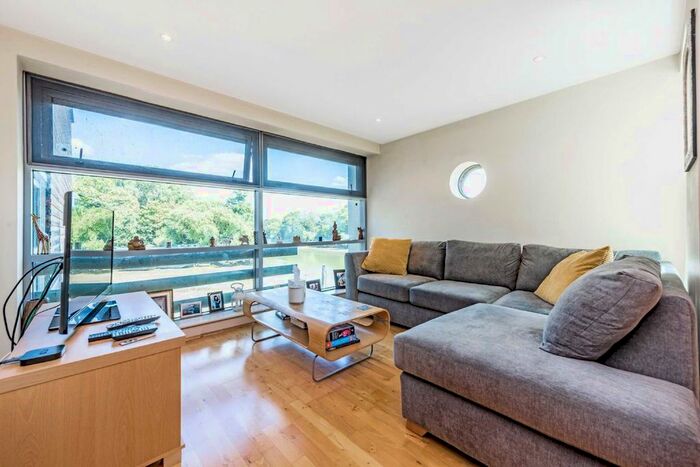 1 Bedroom Flat To Rent In Charleville Mews, Isleworth, TW7