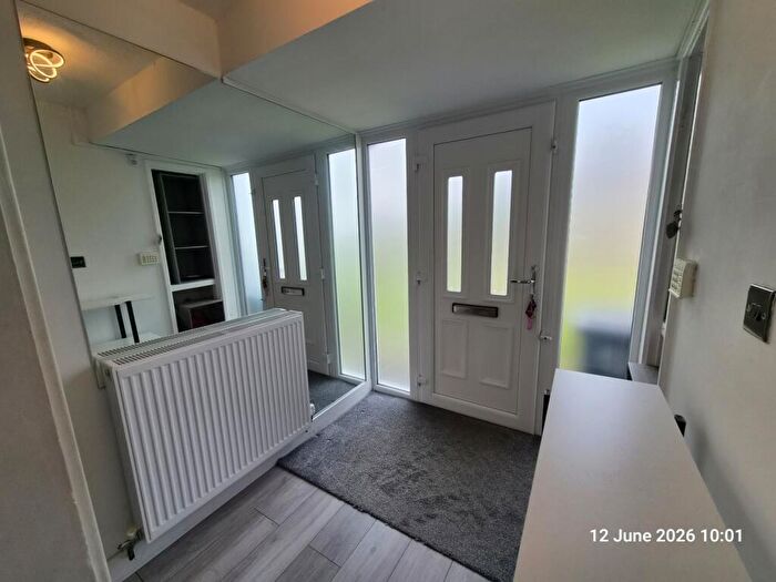 3 Bedroom Semi-Detached House To Rent In Burley Way, Birmingham, West Midlands, B38