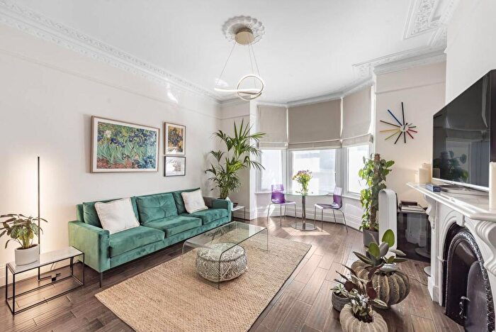 2 Bedroom Flat To Rent In Denning Road, Hampstead, London, NW3