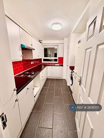 3 Bedroom Flat To Rent In Bowes Road, London, N11