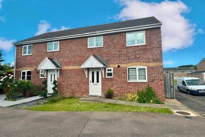 3 Bedroom Property To Rent In Westdale Walk, Bedford, MK42