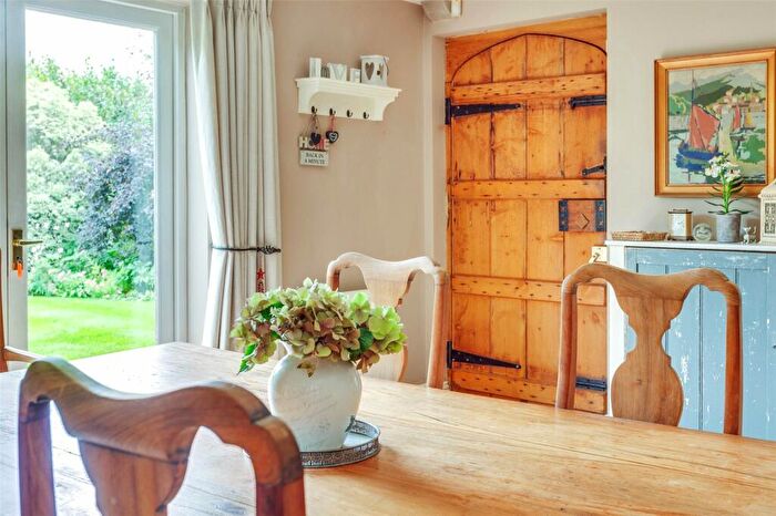 5 Bedroom Detached House For Sale In Henley Road, Stubbings, Maidenhead, Berkshire, SL6