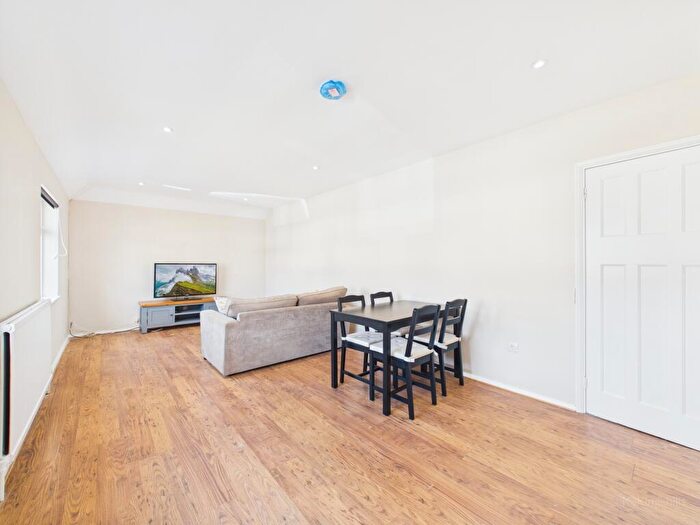 2 Bedroom Maisonette To Rent In High Street, Prestwood, Great Missenden, Buckinghamshire, HP16