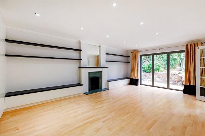 5 Bedroom Detached House To Rent In The Fairway, New Malden, KT3