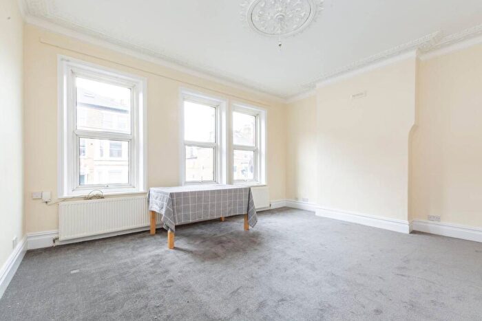 4 Bedroom Flat To Rent In Battersea Rise, Clapham Junction, London, SW11