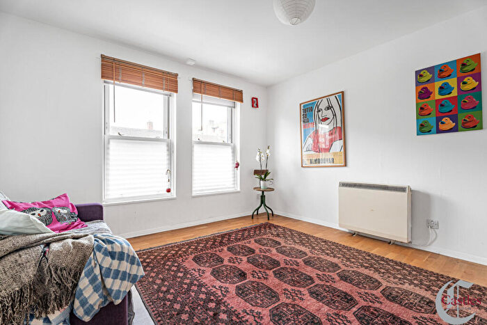 2 Bedroom Flat For Sale In Well Street, London, E9