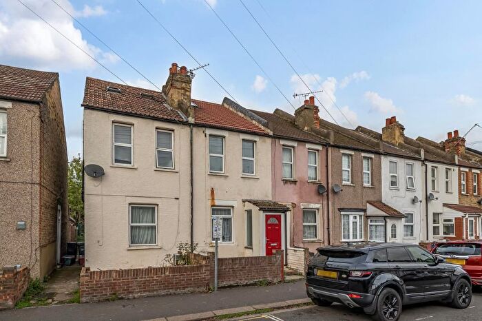 3 Bedroom Detached House To Rent In Myrtle Road, Hounslow, TW3