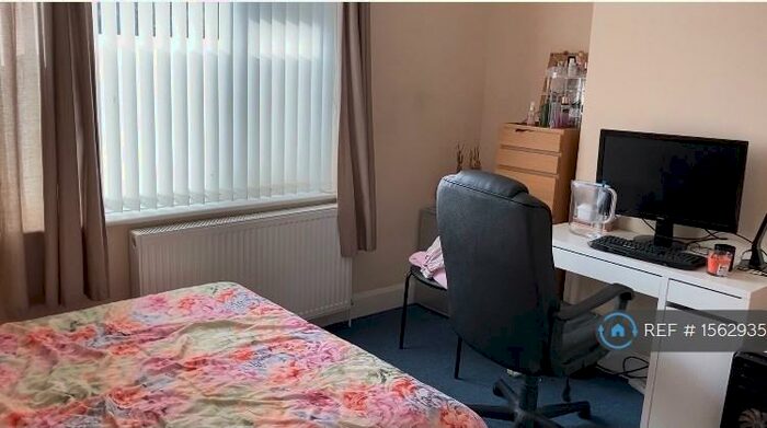 4 Bedroom Semi-Detached House To Rent In Burgess Road, Southampton, SO16