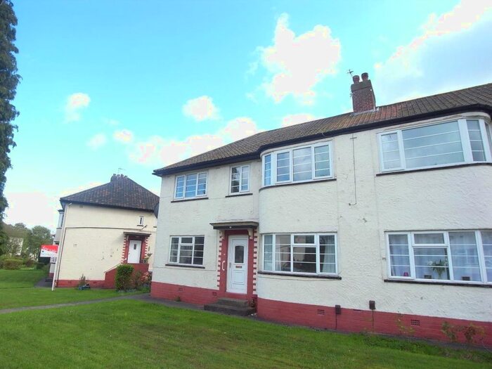 2 Bedroom Flat To Rent In Redesdale Gardens, Leeds, West Yorkshire, Uk, LS16