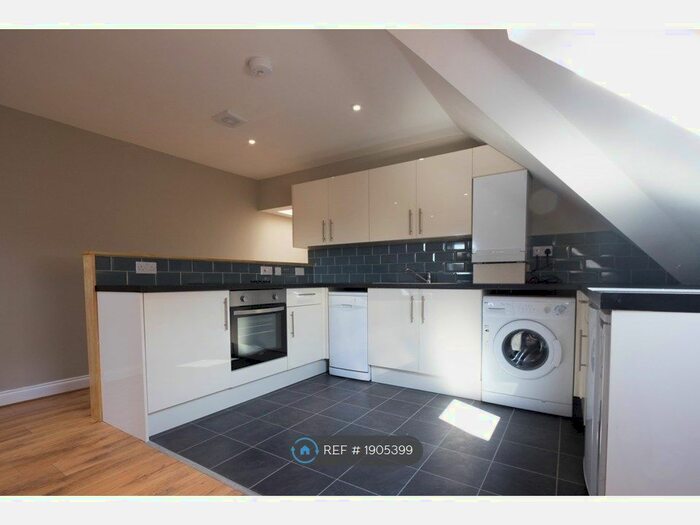 3 Bedroom Flat To Rent In Ordnance Road, Southampton, SO15