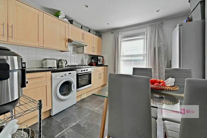 2 Bedroom Flat To Rent In Fabian Road, London, SW6