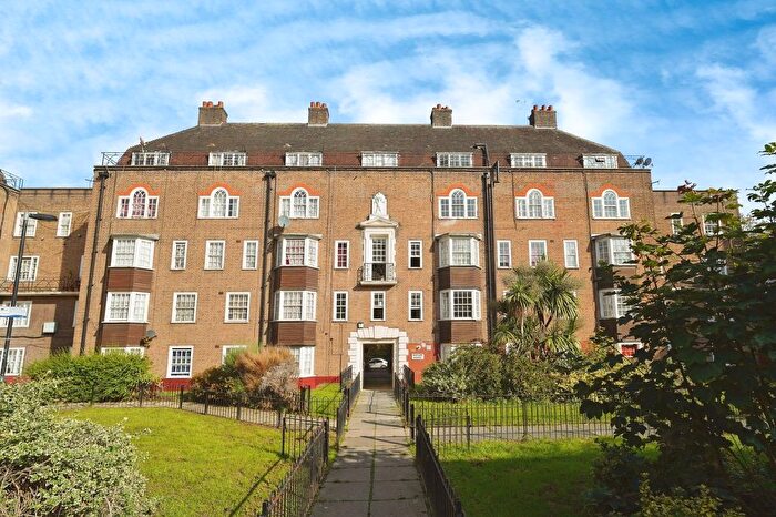 2 Bedroom Flat For Sale In Albion Avenue, London, SW8