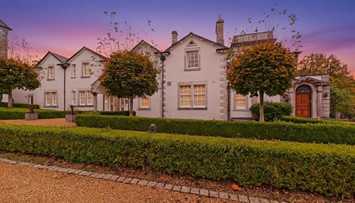 2 Bedroom Flat For Sale In Hollins Lane, Silverdale, LA5