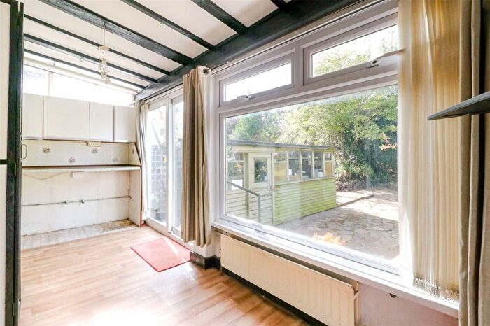 3 Bedroom Terraced House For Sale In Carnarvon Avenue, Enfield, Middlesex, EN1