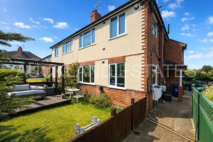 2 Bedroom Maisonette For Sale In St. Wilfrids Close, Barnet, EN4