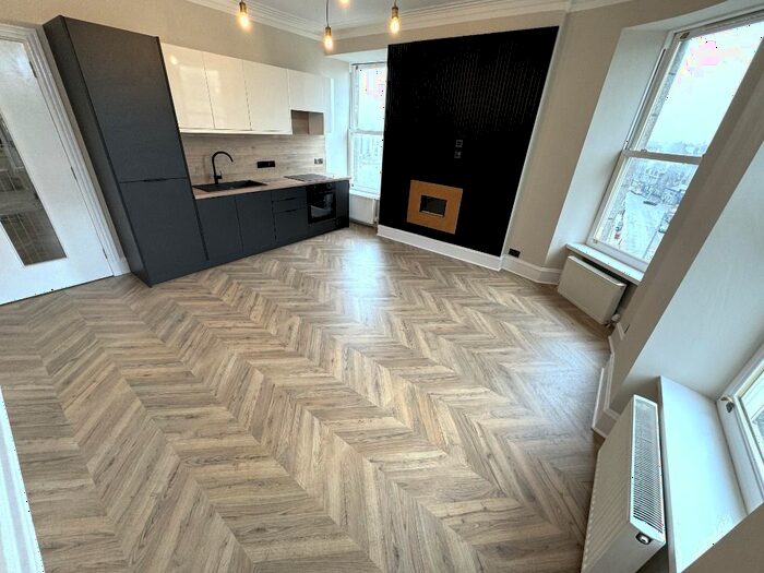 2 Bedroom Flat To Rent In Holburn Street, City Centre, Aberdeen, AB10