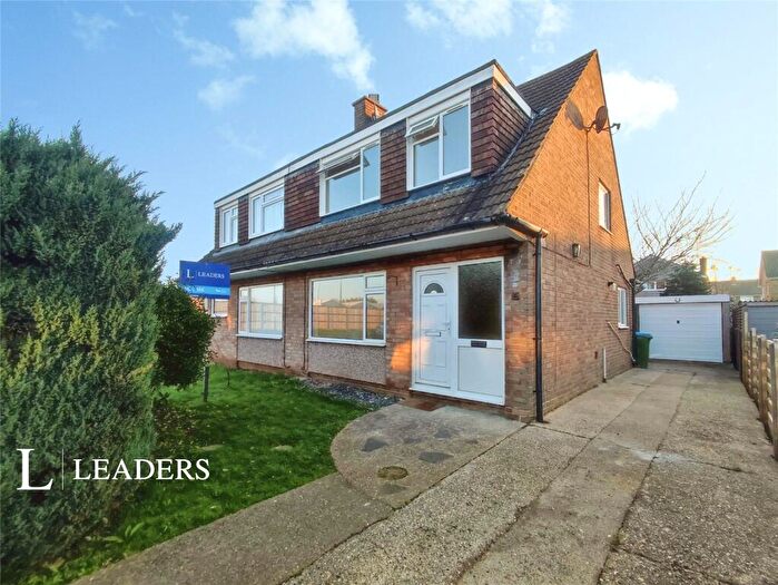 3 Bedroom Semi-Detached House For Sale In Thakeham Close, East Preston, BN16