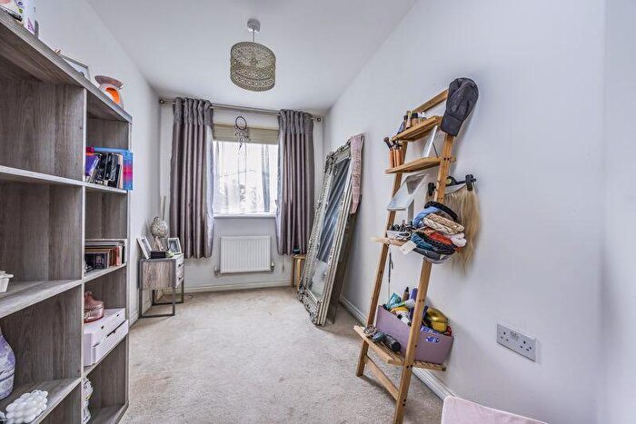 2 Bedroom Apartment To Rent In Tudor Crescent, Cosham, PO6