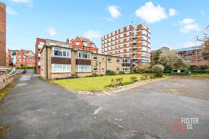 2 Bedroom Flat For Sale In The Drive, Hove, BN3