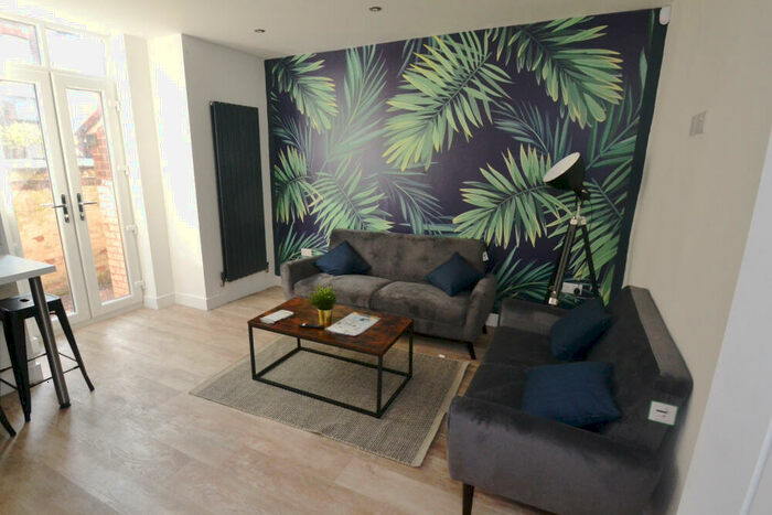 4 Bedroom Flat To Rent In Ashfield Road, Victoria Park, Manchester, M13