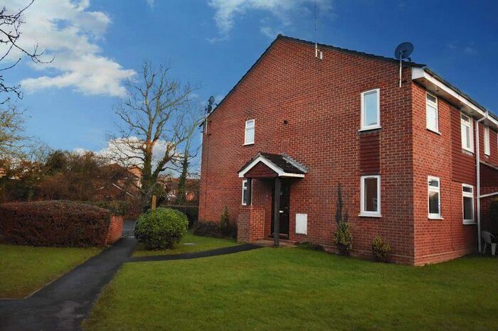 2 Bedroom Flat To Rent In Cibbons Road, Chineham, RG24