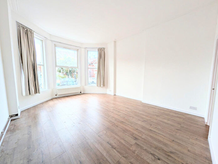 Studio To Rent In Fordwych Road, Cricklewood, NW2