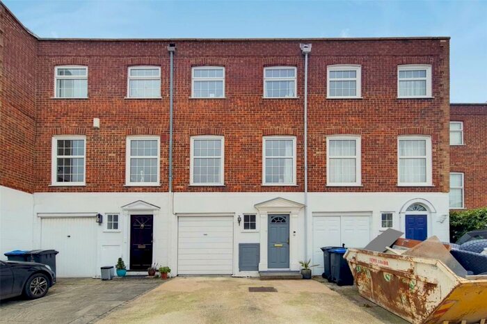 4 Bedroom Terraced House To Rent In Blenheim Gardens, Kingston Upon Thames, KT2