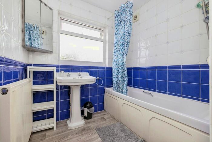 5 Bedroom Semi-Detached House For Sale In Kingshill Drive, Harrow, HA3