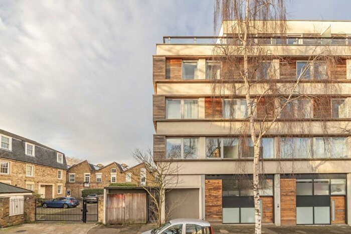 2 Bedroom Flat To Rent In Northbourne Road, London, SW4