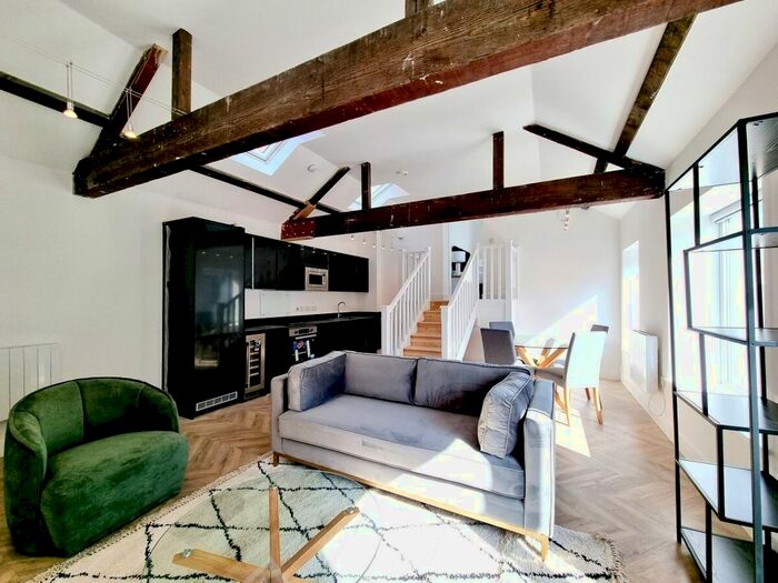 2 Bedroom Flat To Rent In Briggate, Leeds, LS1