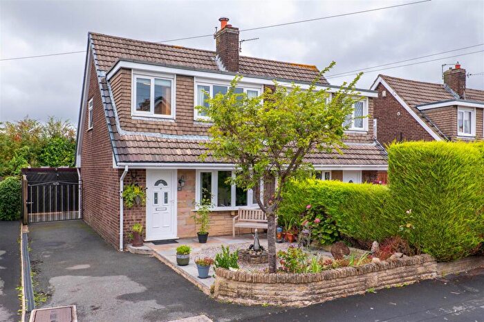3 Bedroom Semi-Detached House For Sale In Ashurst Road, Leyland, PR25
