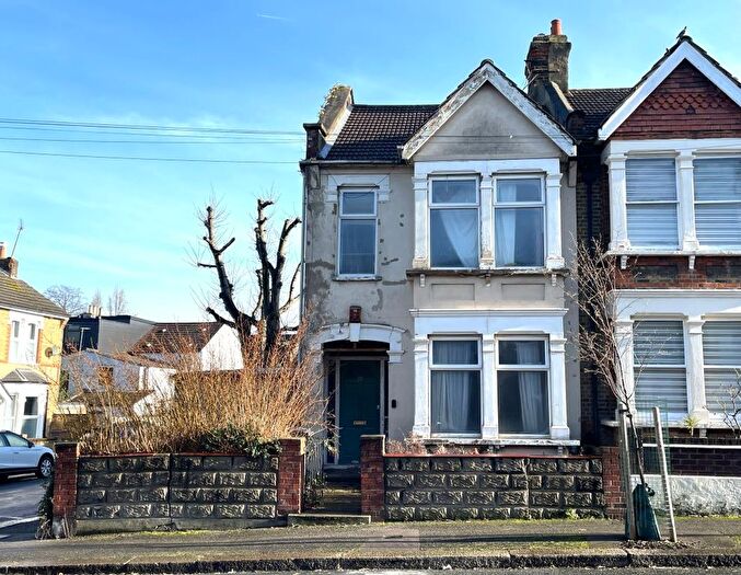 3 Bedroom End Terrace House For Sale In Cavendish Drive, Leytonstone, E11
