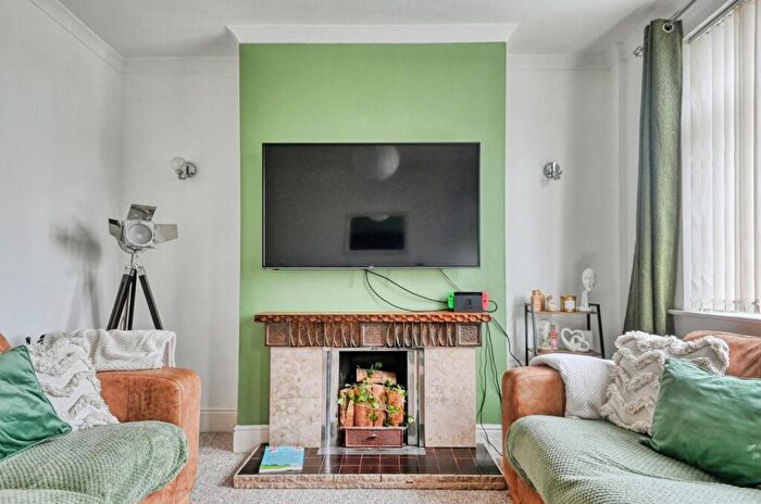 3 Bedroom Terraced House For Sale In Amington Road, Tamworth, Staffordshire, B77