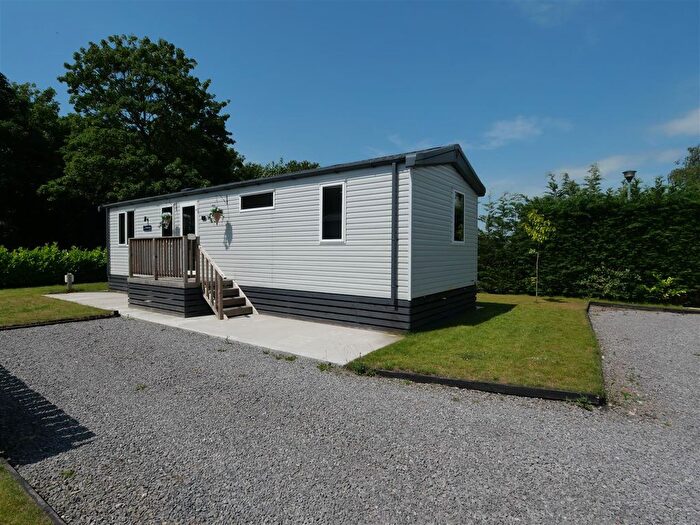 2 Bedroom Mobile/park Home For Sale In Feoffee Lane, Barmby Moor, YO42