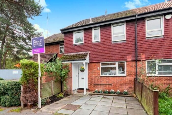 3 Bedroom Terraced House To Rent In Arnett Avenue, Finchampstead, Wokingham, RG40