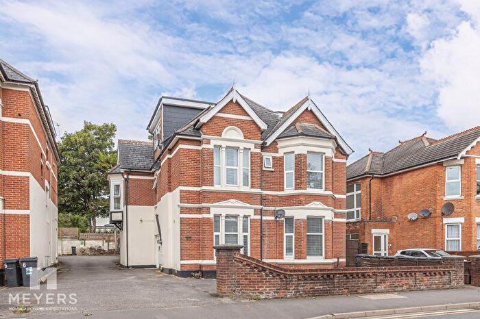 2 Bedroom Apartment To Rent In Alumhurst Road, Alum Chine, BH4