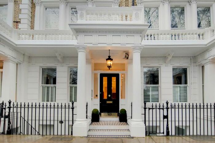 3 Bedroom Flat To Rent In Courtfield Gardens, London, SW5