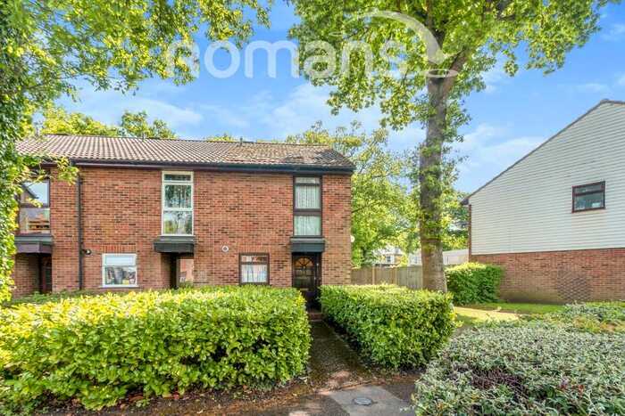 2 Bedroom End Of Terrace House To Rent In Alder Close, GU12