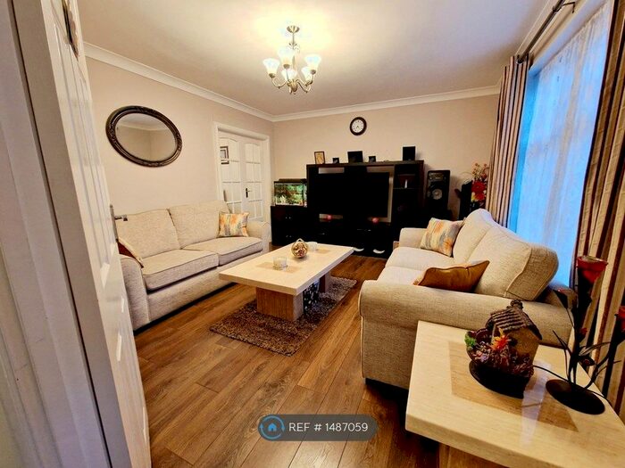 3 Bedroom Semi-Detached House To Rent In Burrow Road, Chigwell, IG7