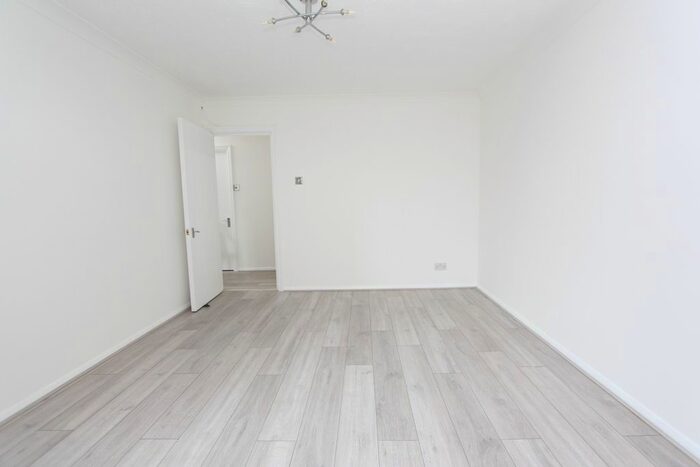 1 Bedroom Flat To Rent In Elm Park Road, Pinner HA5