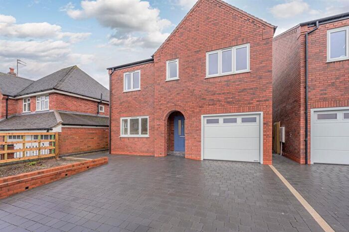 4 Bedroom Detached House For Sale In Richmond Park, Kingswinford, DY6