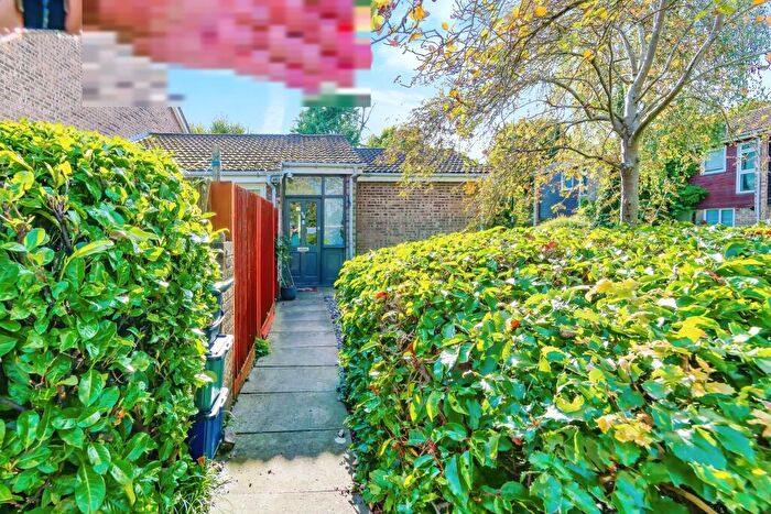 2 Bedroom Bungalow For Sale In Sorrel Bank, Linton Glade, Croydon, CR0