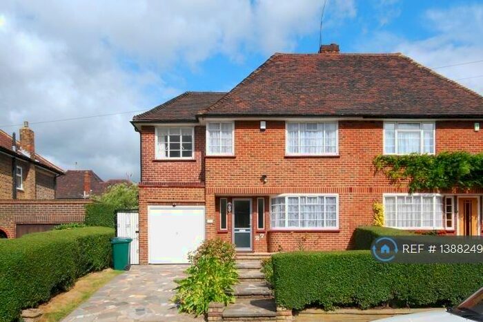 4 Bedroom Semi-Detached House To Rent In Vivian Way, London, N2