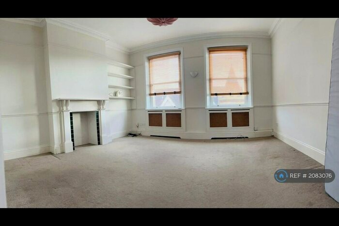 Studio To Rent In Park Road, London, N8