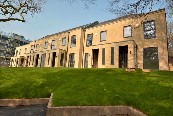 4 Bedroom Town House To Rent In Cliff Oaks, Fawcett Lane, Leeds, LS12